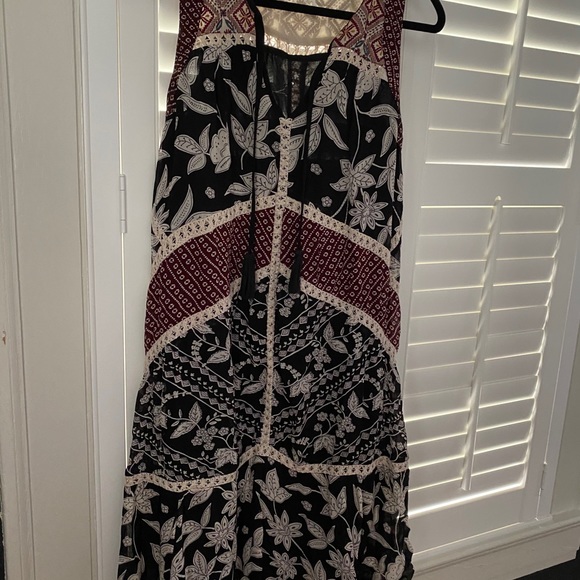 Flowy sleeveless dress - Picture 2 of 8